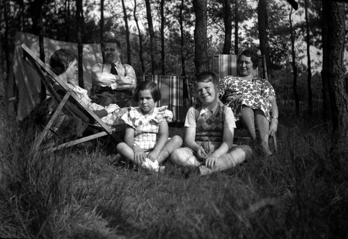 Portrait famille chaise longue