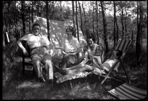 Portrait famille chaise longue